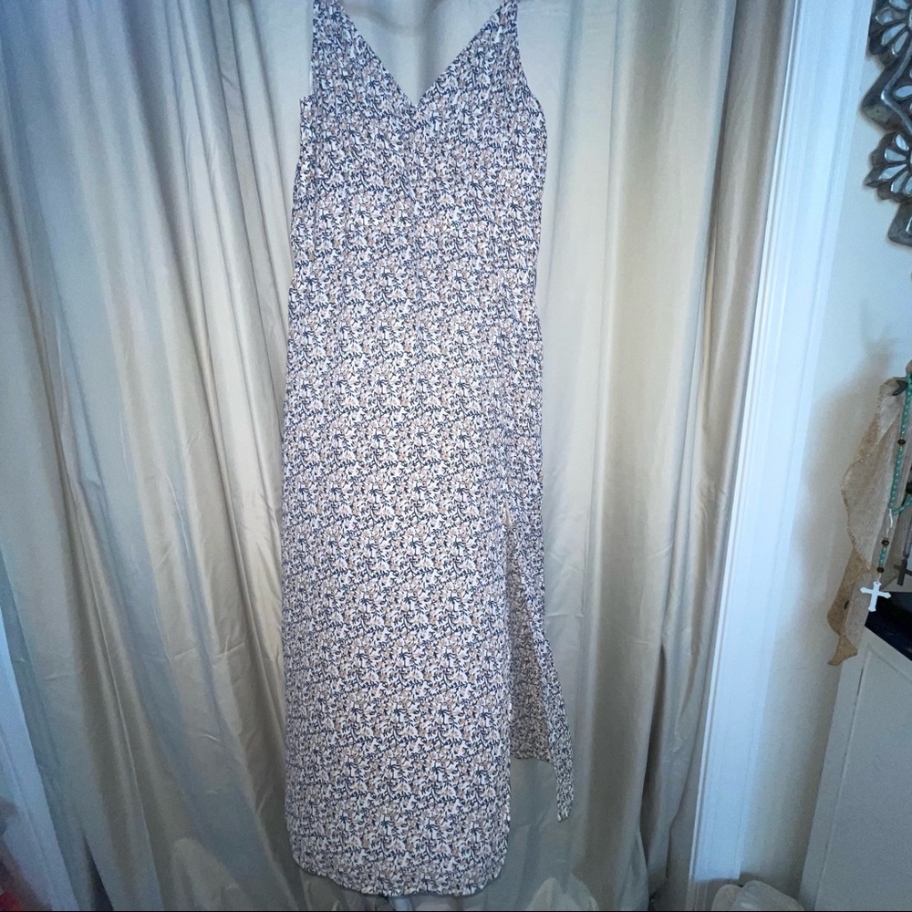 A&F sleeveless floral midi dress
